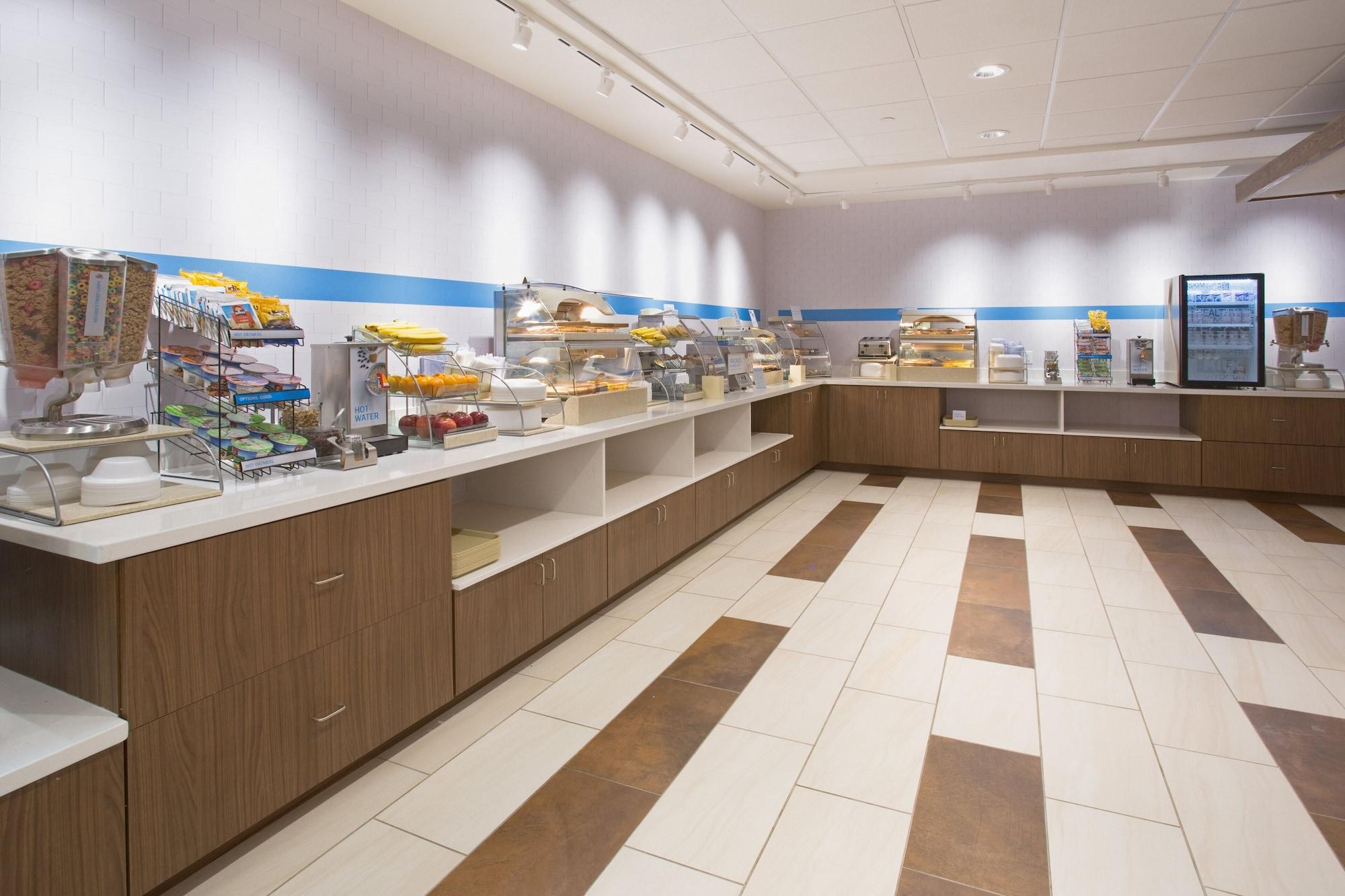 Holiday Inn Express & Suites - Calgary Airport Trail Ne By Ihg YYC Exterior foto
