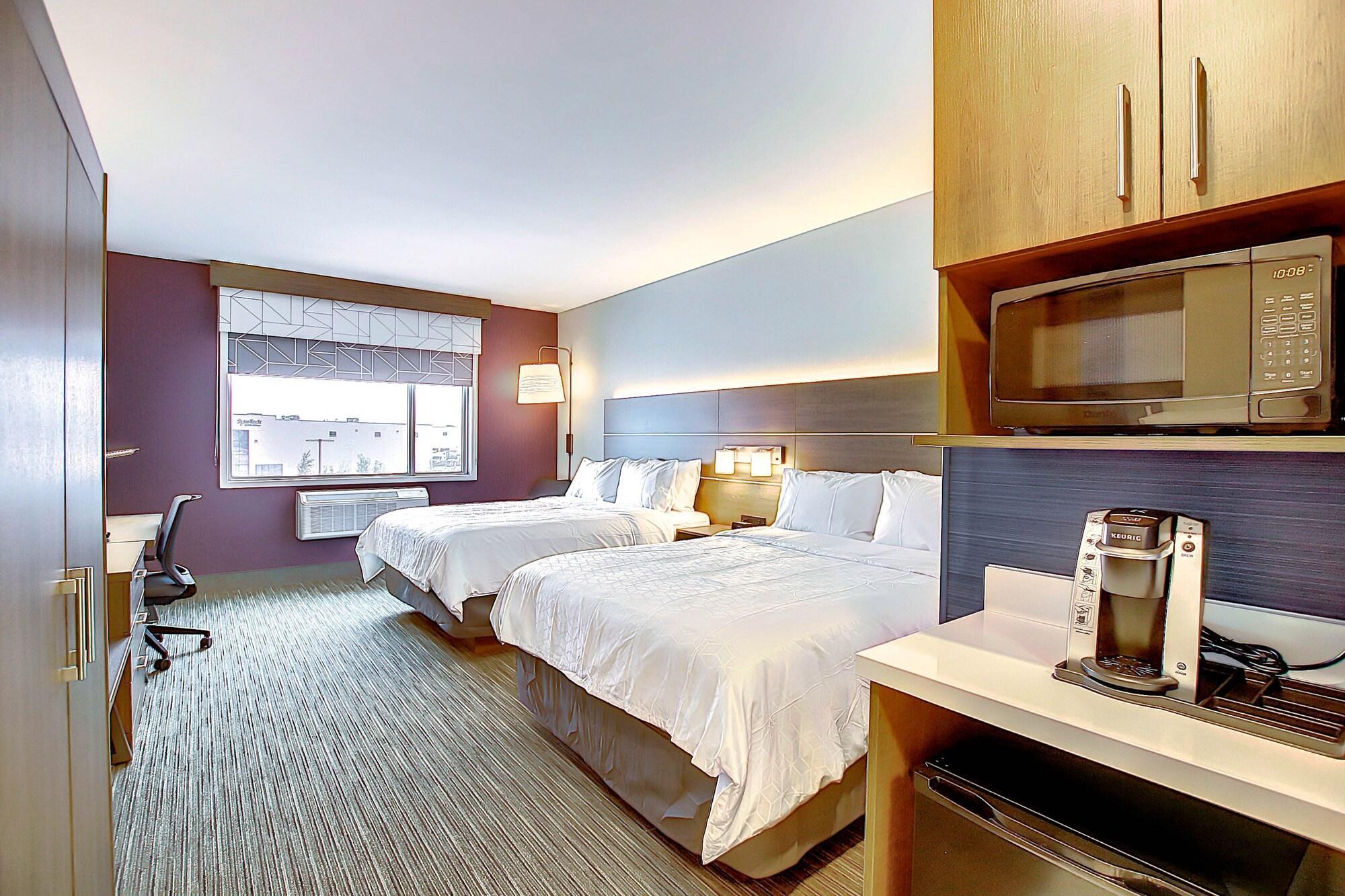 Holiday Inn Express & Suites - Calgary Airport Trail Ne By Ihg YYC Exterior foto