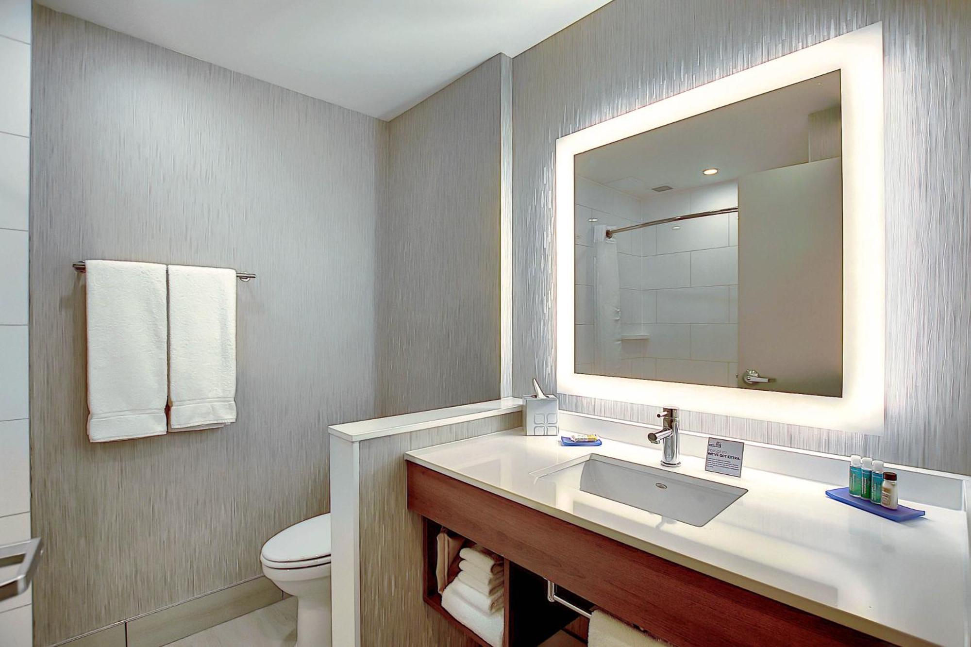 Holiday Inn Express & Suites - Calgary Airport Trail Ne By Ihg YYC Exterior foto